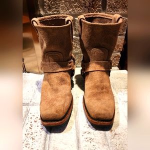 VERY RARE FRYE  8.5 WOMENS  SQUARE  TOE BUCKLE BOOTS